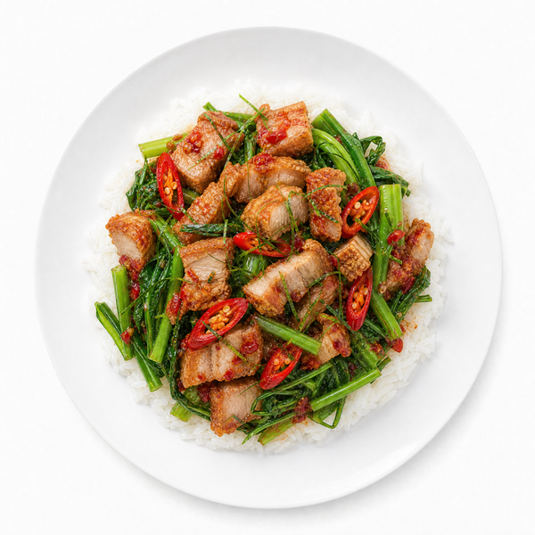 ผัดพริกแกงผักบุ้งหมูกรอบ